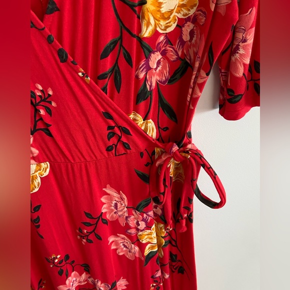 Old Navy faux Floral Wrap Dress in Red and Yellow size M - Picture 2 of 5